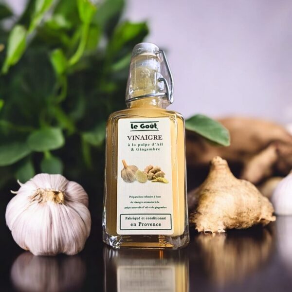 Vinaigre à la pulpe d'ail et gingembre